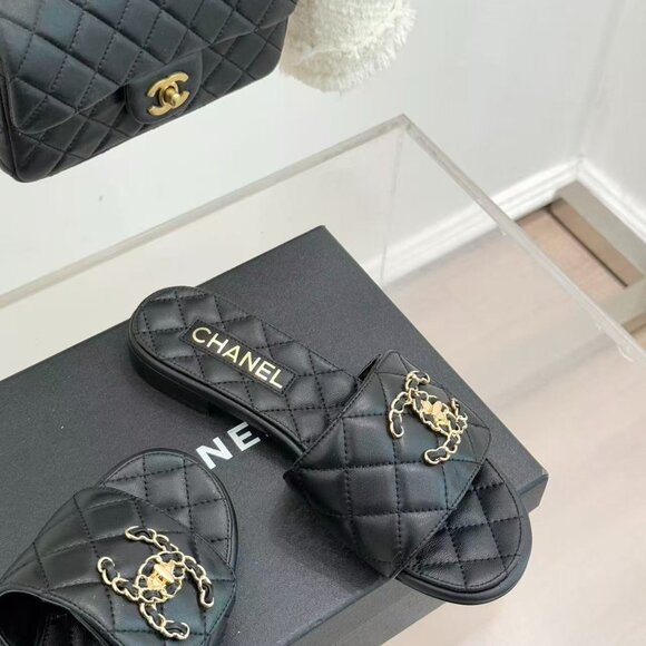 Chanel Slides - Picture 3 of 7
